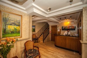 Kios check-in/check-out