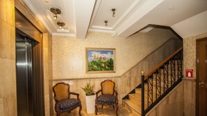 Check-in/check-out kiosk - Apart Hotel Principado (Santiago)