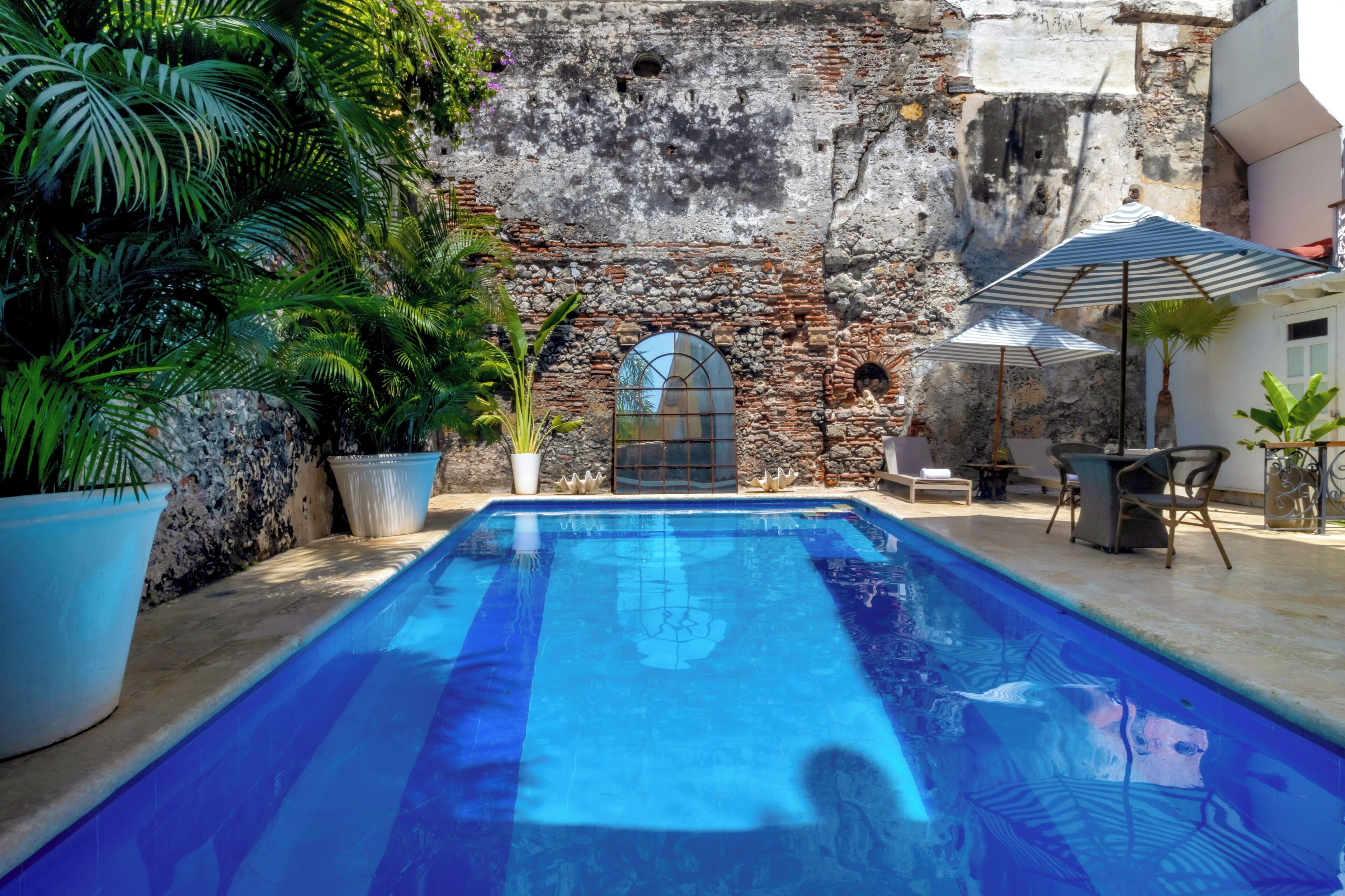 Outdoor pool, pool umbrellas, sun loungers