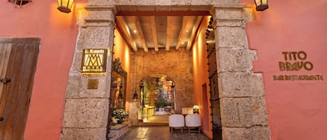 Mặt tiền nơi lưu trú