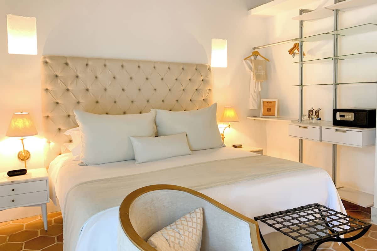 Junior Suite, 1 King Bed | 1 bedroom, premium bedding, minibar, in-room safe