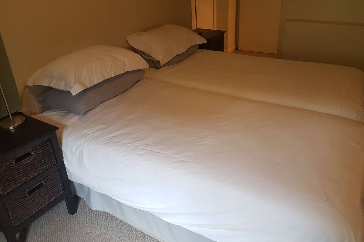 2 Bedroom/2 Bathroom #03 | Tabla de planchar con plancha, cunas (de pago), wifi gratis