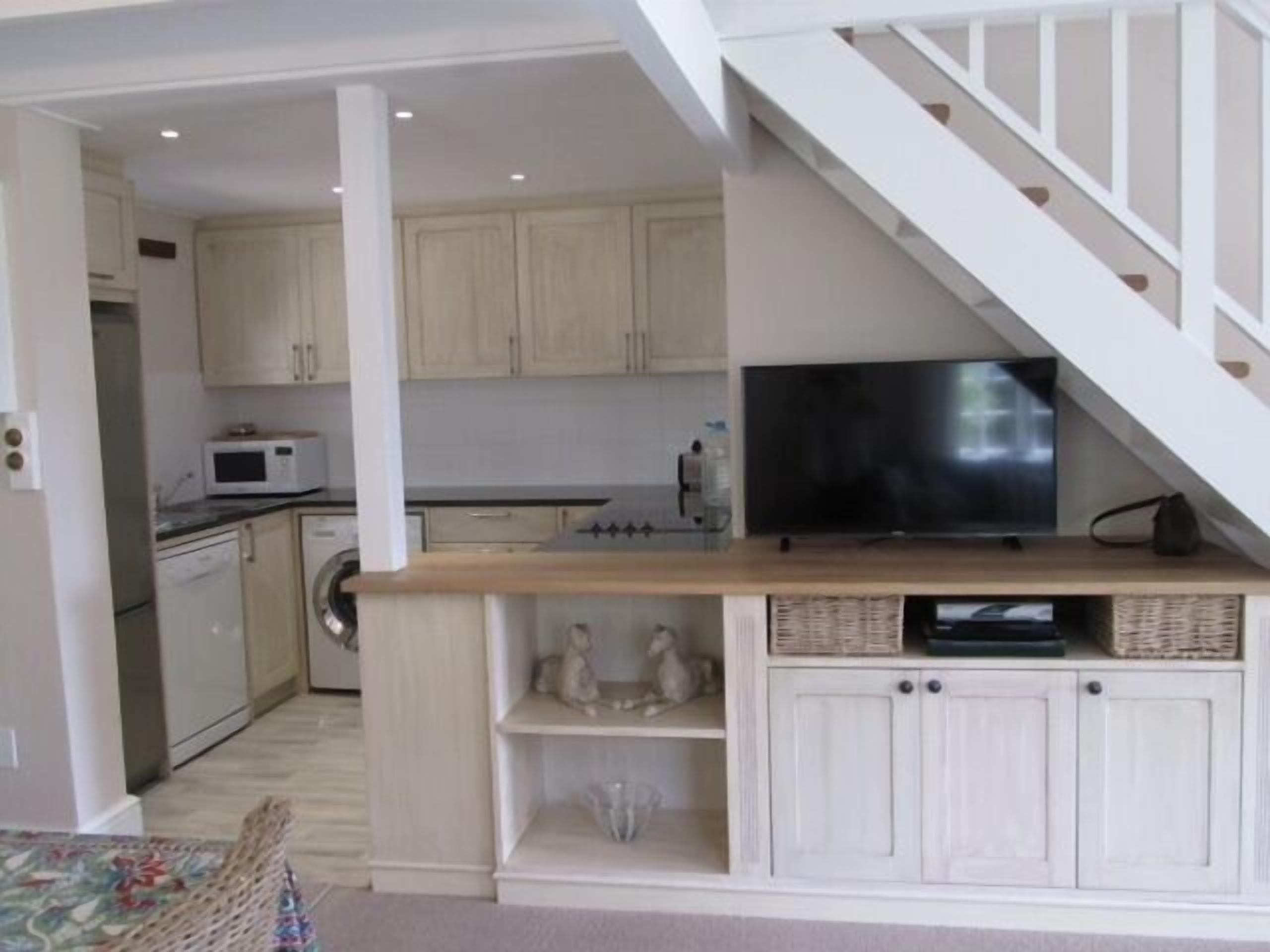 Full-sized fridge, microwave, stovetop, cookware/dishes/utensils