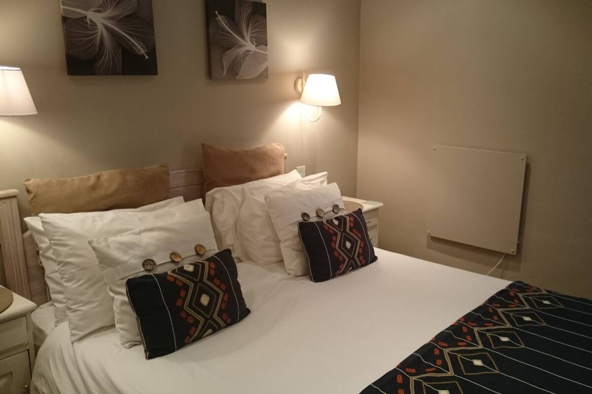 2 Bedroom 1 Bathroom #20  | Tabla de planchar con plancha, cunas (de pago), wifi gratis