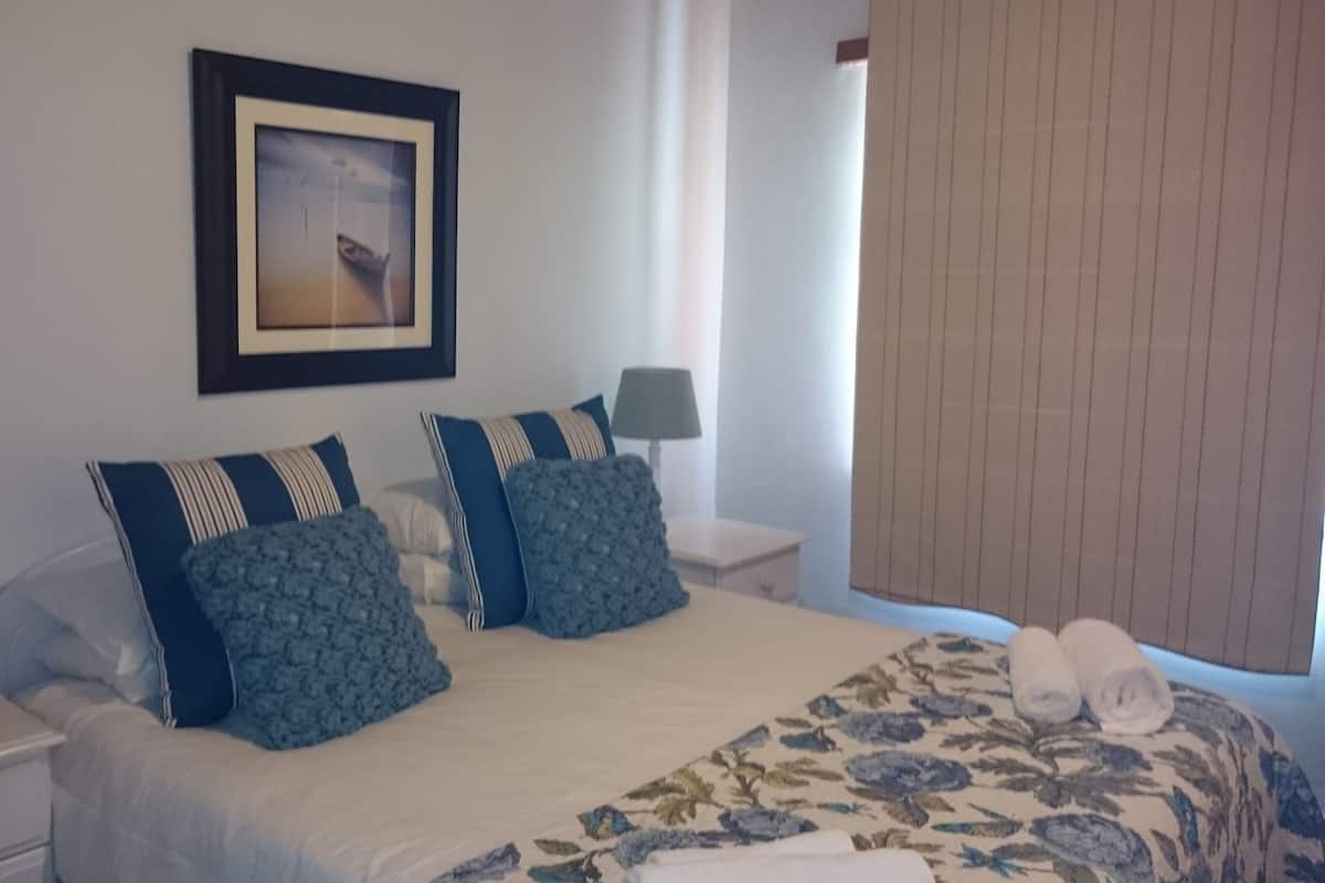2 Bedroom /2 Bathroom #18 | Individually decorated, iron/ironing board, cribs/infant beds, free WiFi
