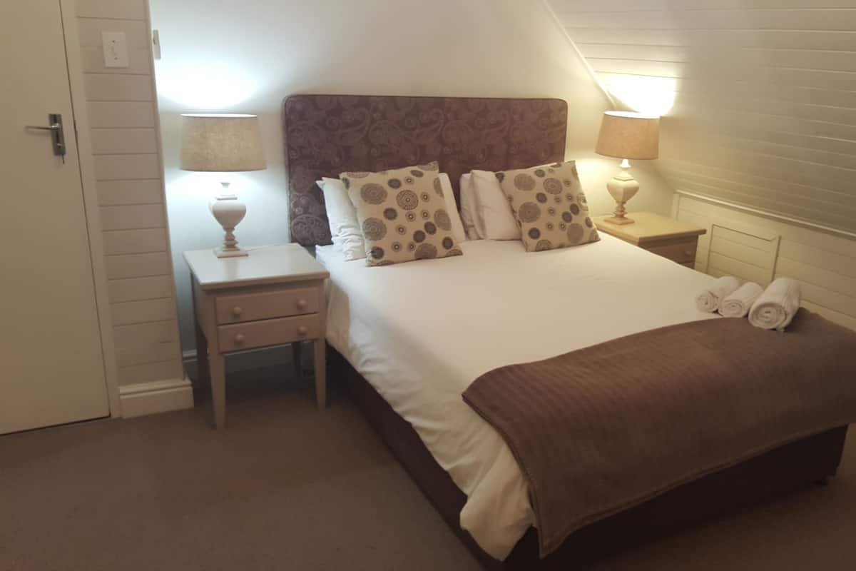 3 Bedroom - 2 Bathrooms #09 | Individually decorated, iron/ironing board, cribs/infant beds, free WiFi