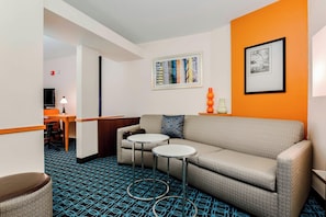 Hypo-allergenic bedding, down duvets, desk, laptop workspace - Fairfield Inn & Suites Wilkes-Barre Scranton (Wilkes-Barre)