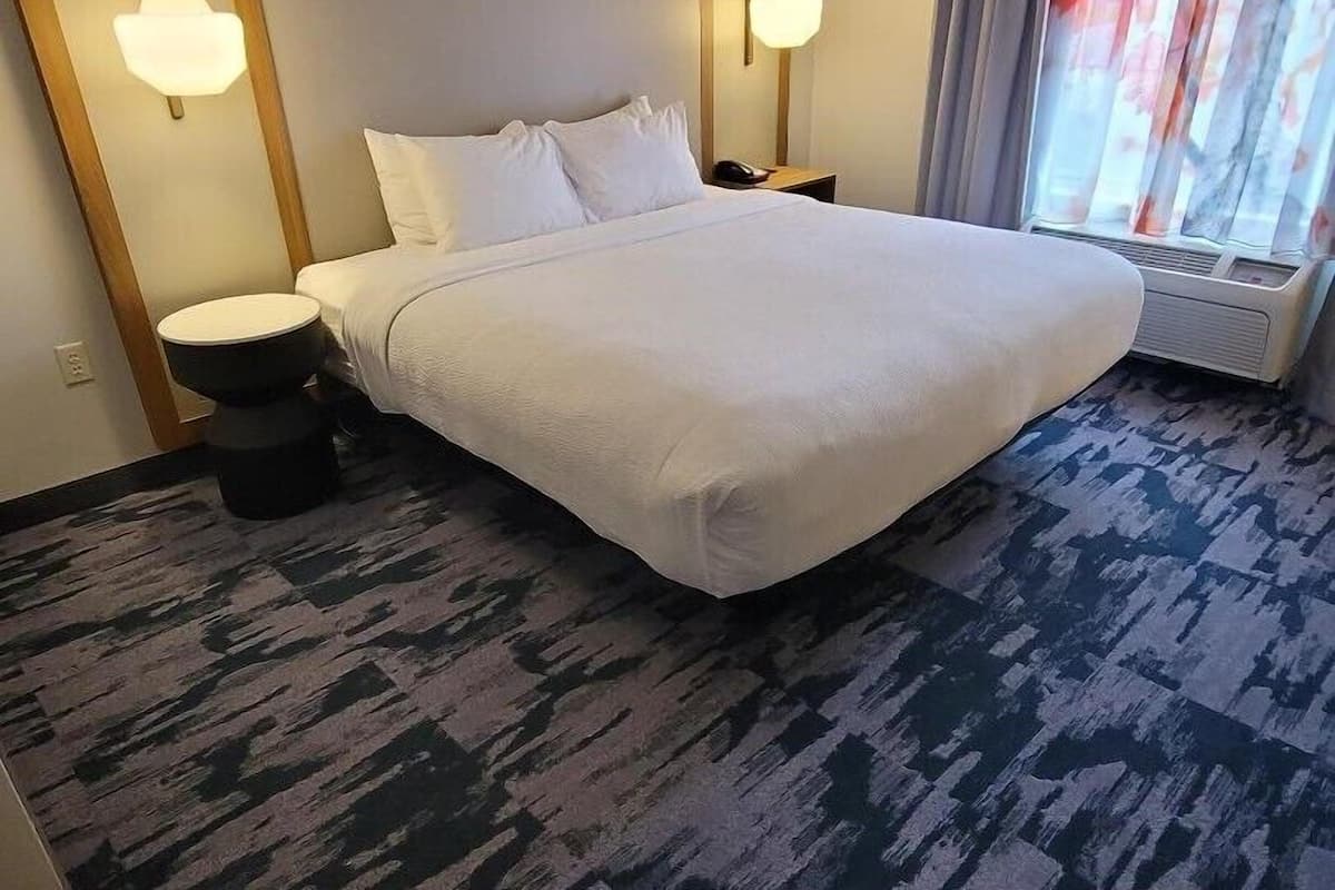Room, 1 King Bed, Non Smoking