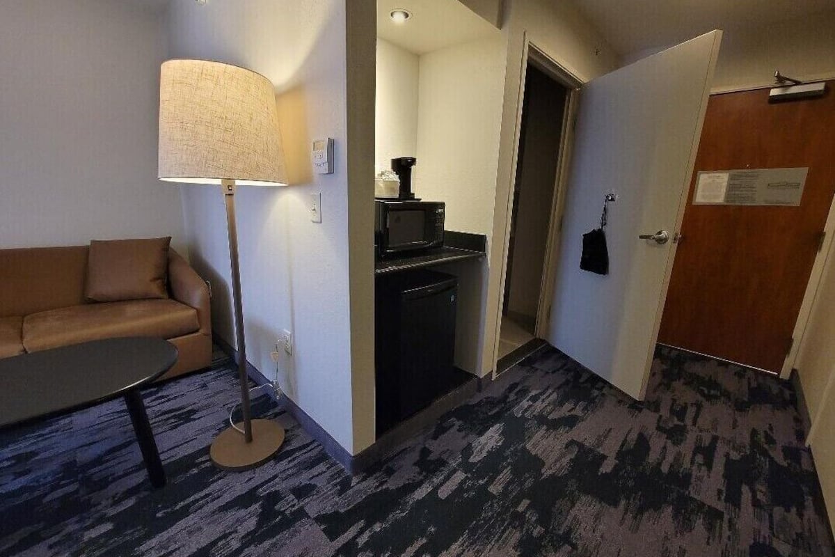 50-inch led tv with cable channels, tv, netflix