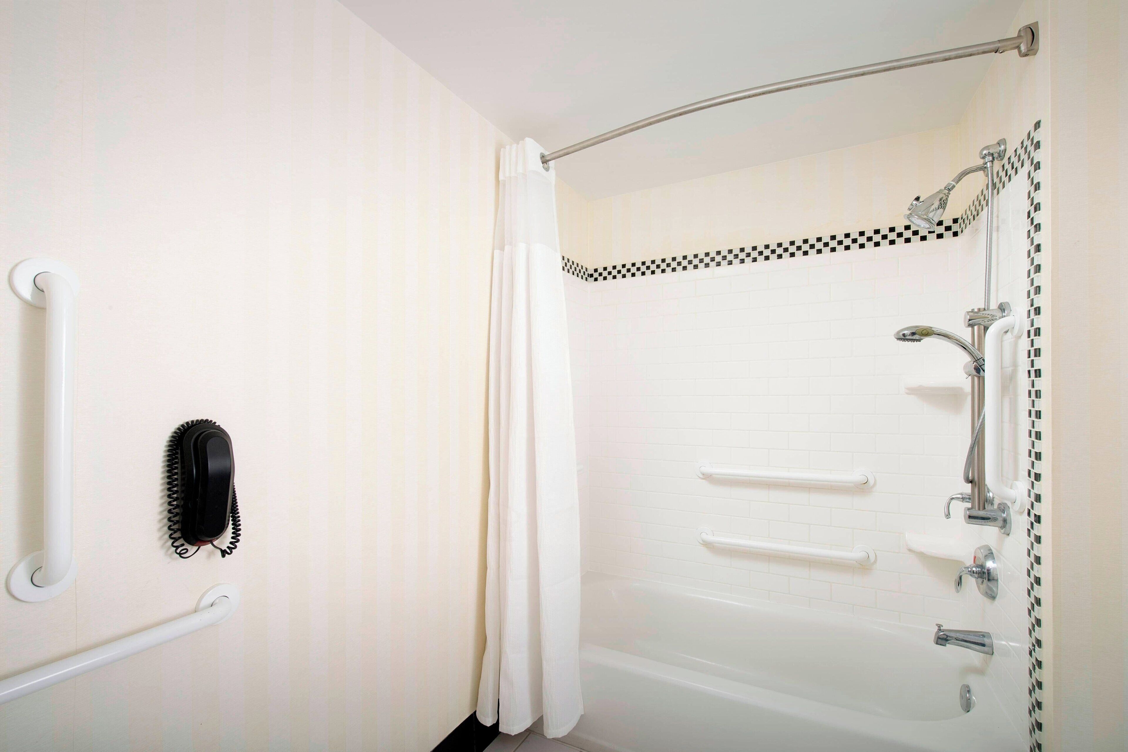 combined shower/bathtub, deep-soaking bathtub, hydromassage showerhead