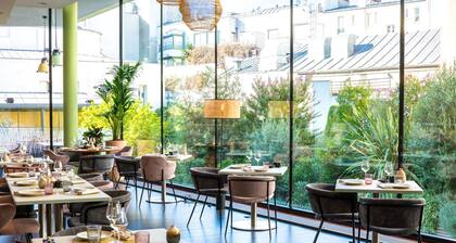 Renaissance Paris Arc de Triomphe Hotel