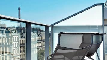 Chambre, 1 trÚs grand lit, terrasse (Paris Sky, Eiffel Tower View) | Literie de qualité supérieure, minibar, coffres-forts dans les chambres