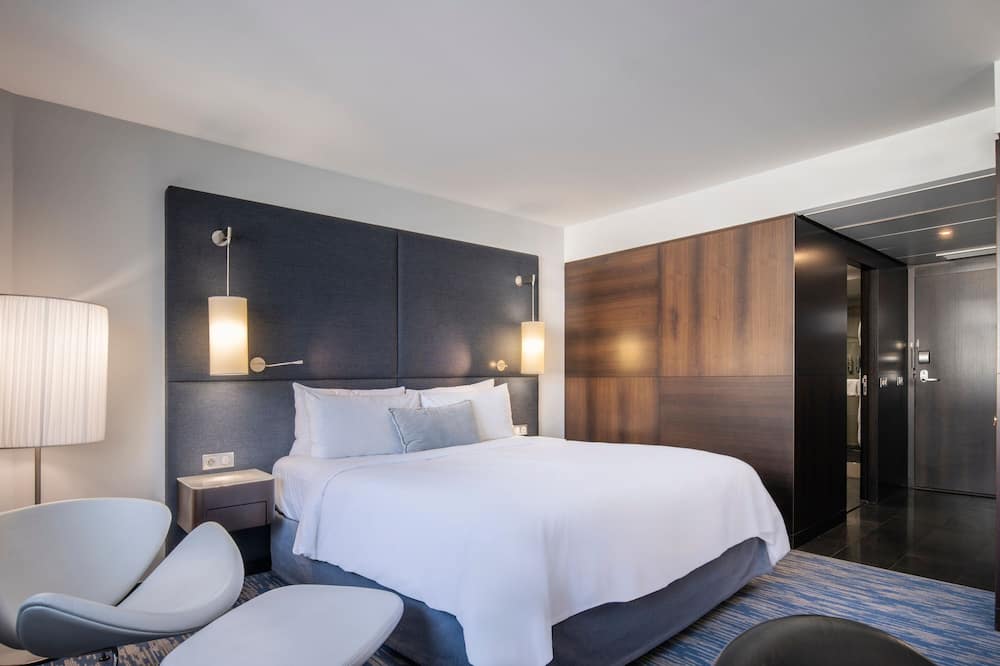 Renaissance Paris Arc de Triomphe Hotel