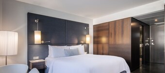 Renaissance Paris Arc de Triomphe Hotel