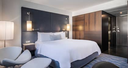 Renaissance Paris Arc de Triomphe Hotel