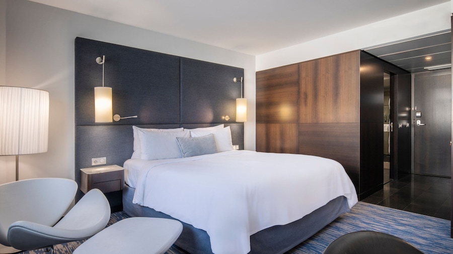 Renaissance Paris Arc de Triomphe Hotel