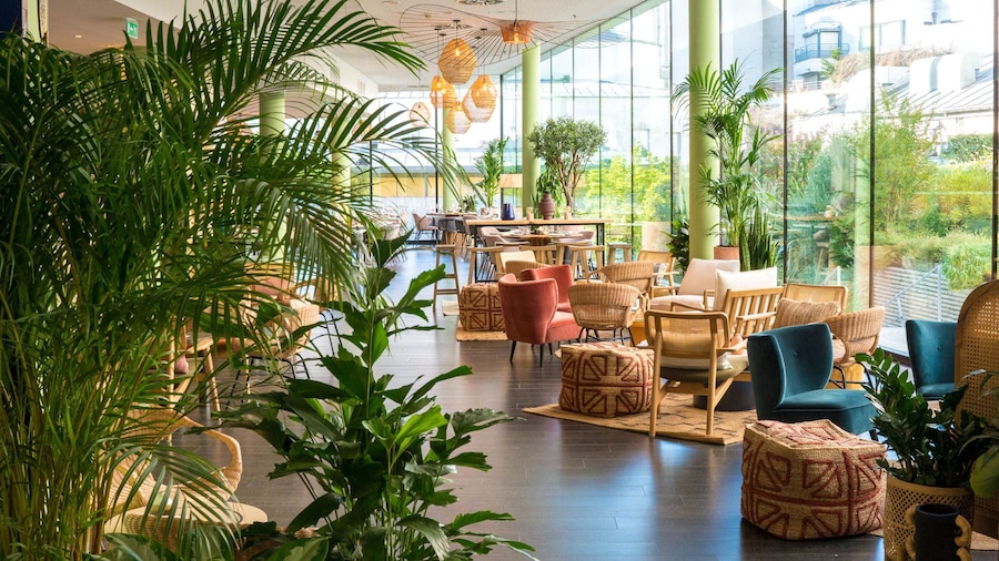 Renaissance Paris Arc de Triomphe Hotel