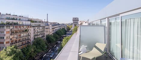 Quarto, 1 cama King, terraço (Paris Sky, Eiffel Tower View) | Roupas de cama premium, frigobar, cofres nos quartos, cortinas blackout