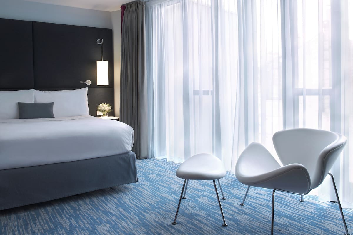 Room, 1 Queen Bed, Garden View | Premium bedding, minibar, in-room safe, blackout drapes