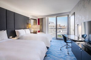 Premium bedding, minibar, in-room safe, blackout curtains - Renaissance Paris Arc de Triomphe Hotel (Paris)
