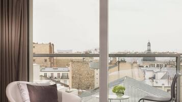 Room, 1 King Bed, Garden View (Balcony) | Premium bedding, minibar, in-room safe, blackout curtains