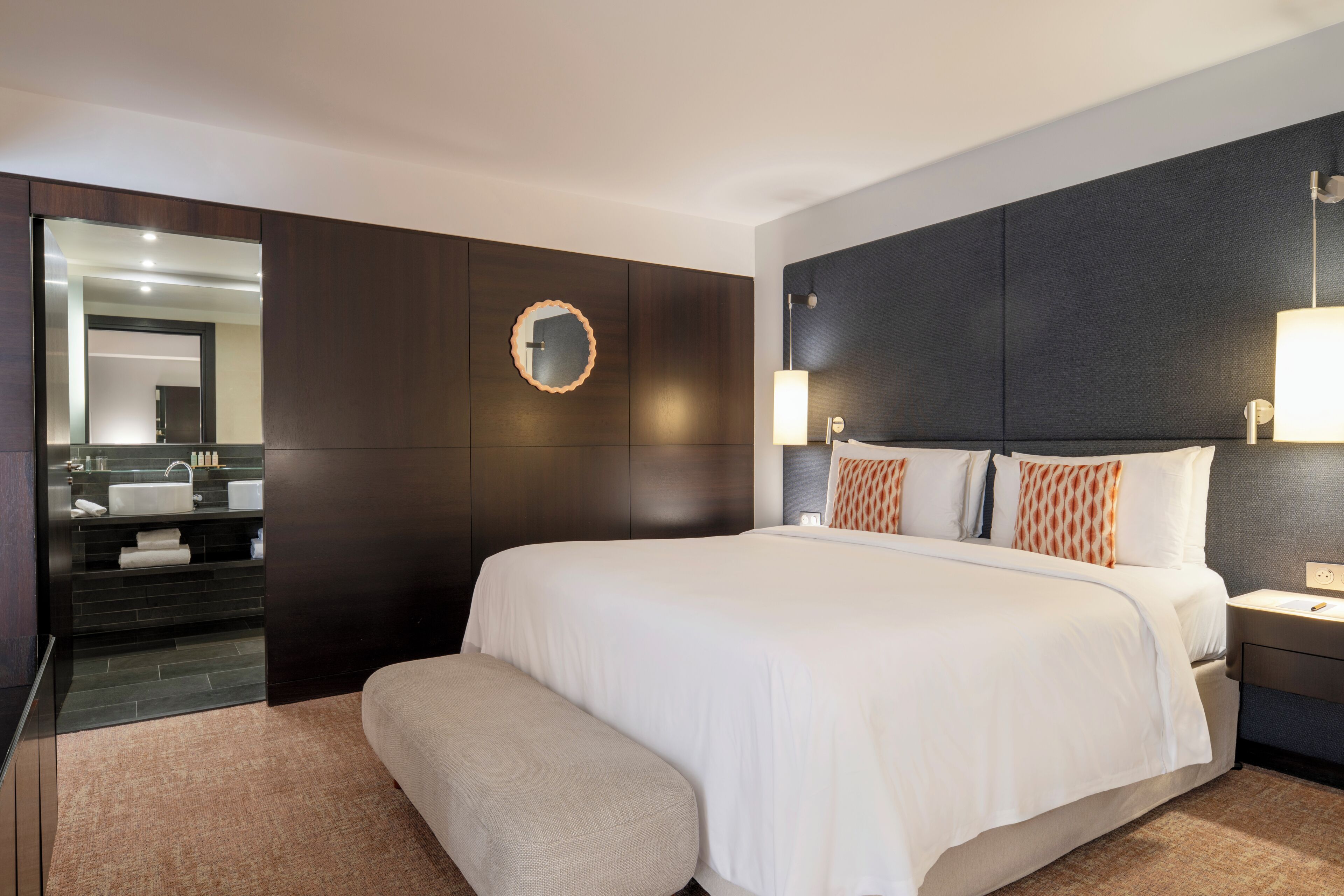 Suite, 1 habitación, vista al jardín (Home Suite Home) | Ropa de cama de alta calidad y minibar 