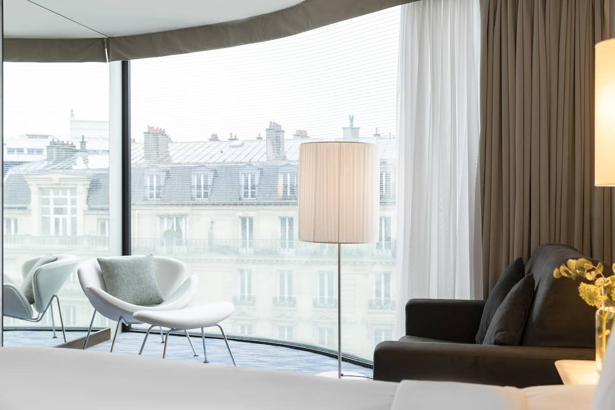 Room, 1 King Bed, City View | Premium bedding, minibar, in-room safe, blackout drapes