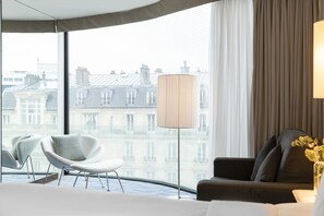 Ropa de cama de alta calidad y minibar 