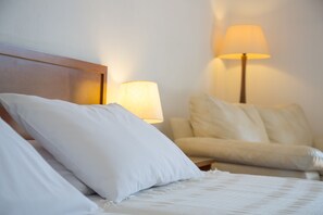 Superior Double Room, Sea View | Premium bedding, minibar, in-room safe, desk