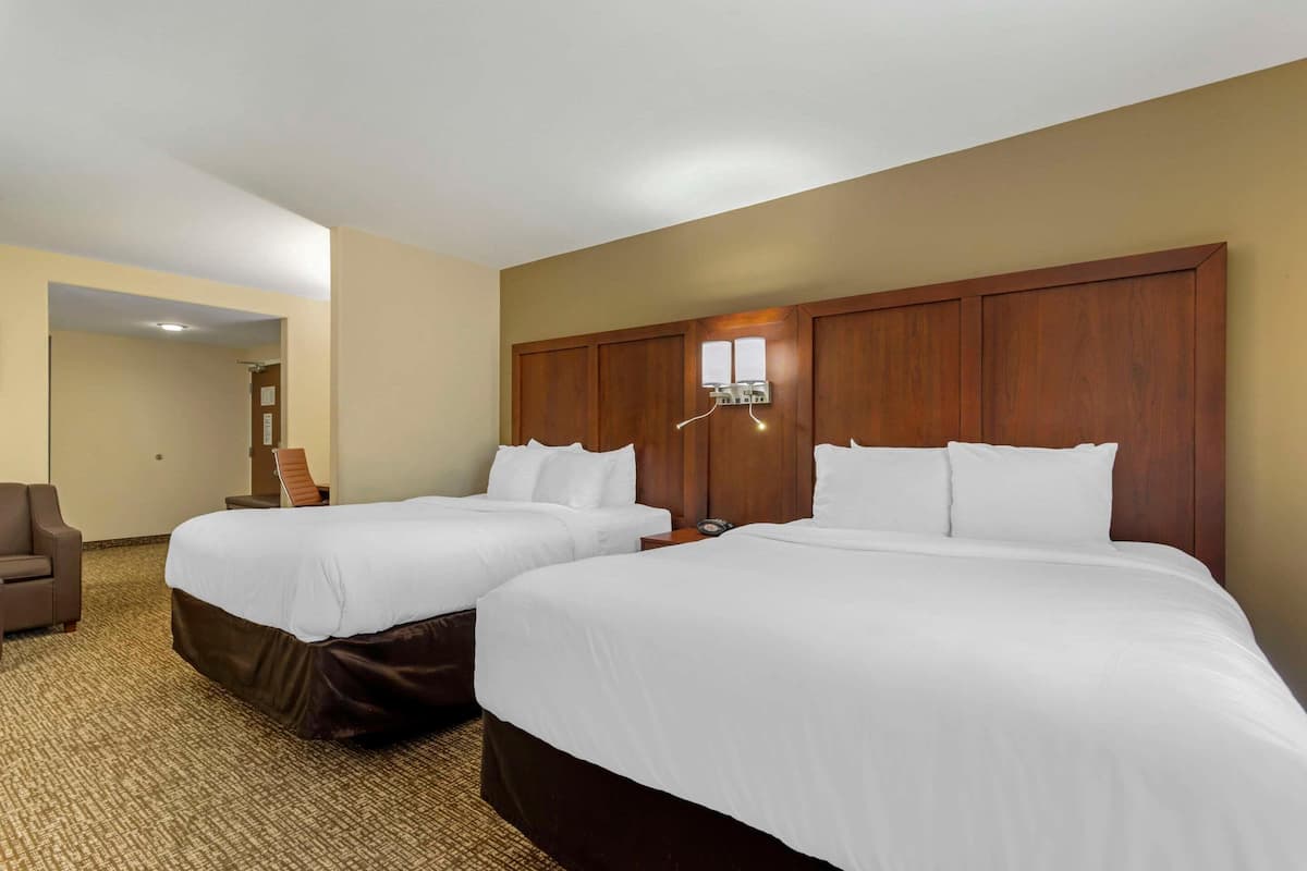 In-room safe, desk, laptop workspace, blackout drapes