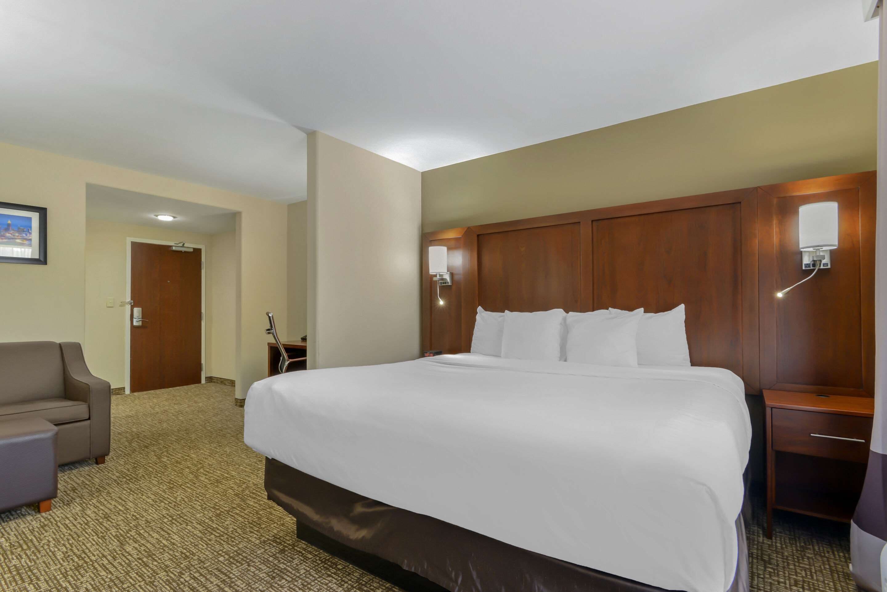 in-room safe, desk, laptop workspace, blackout curtains