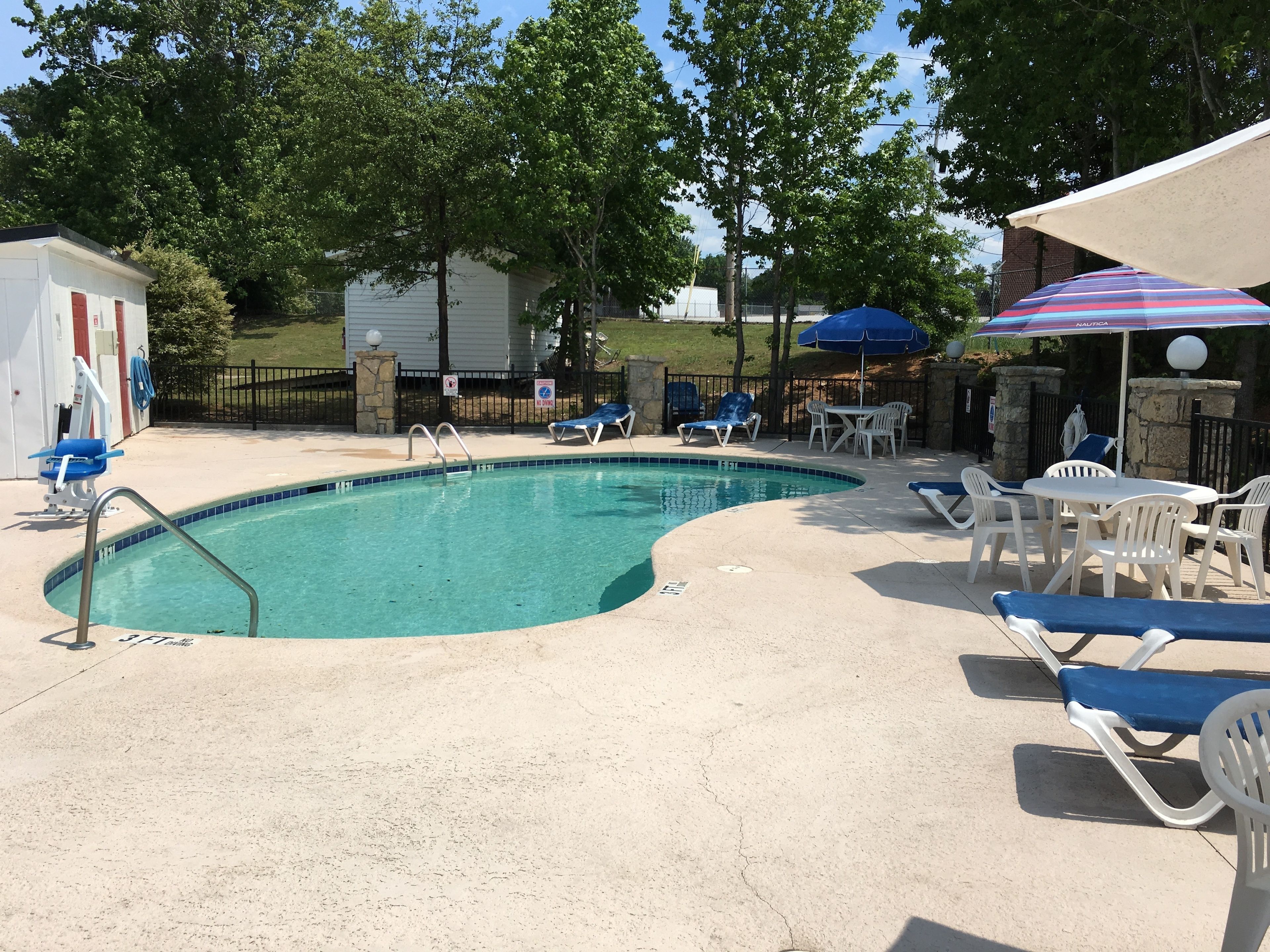 Sesongbasert utendørsbasseng