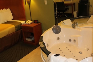 Suite, 1 cama de matrimonio grande, no fumadores (Jacuzzi) | Cortinas opacas, tabla de planchar con plancha, wifi gratis