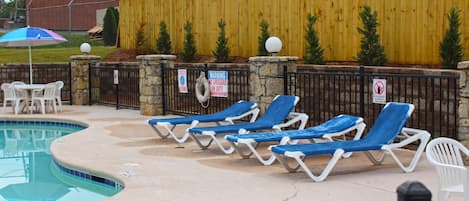 Indoor/outdoor pool