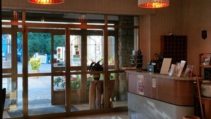 Lobby sitting area - Hotel Ristorante Miramonti (Montemignaio)