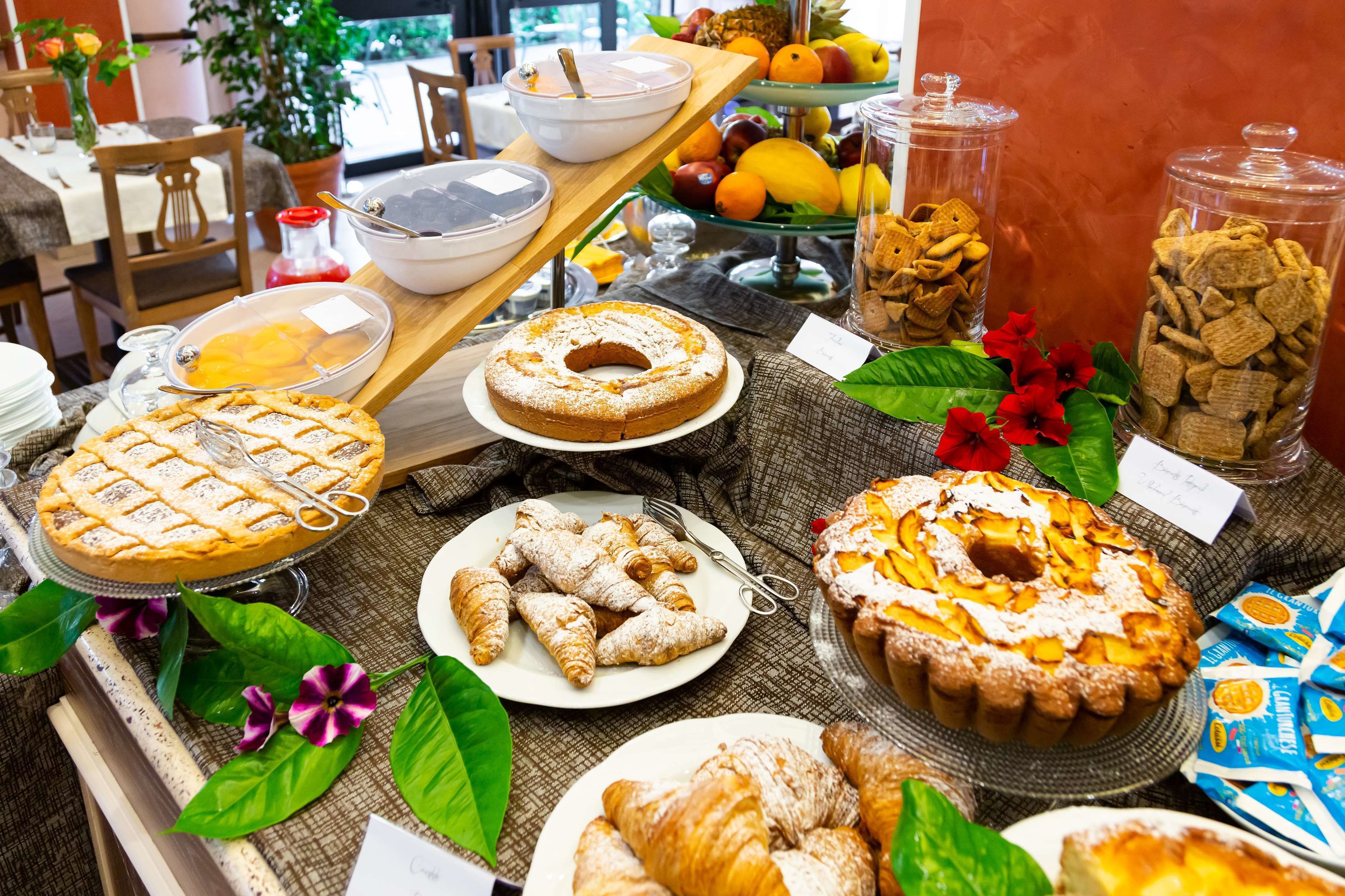 Café da manhã com buffet todos os dias (EUR 10 por pessoa) 