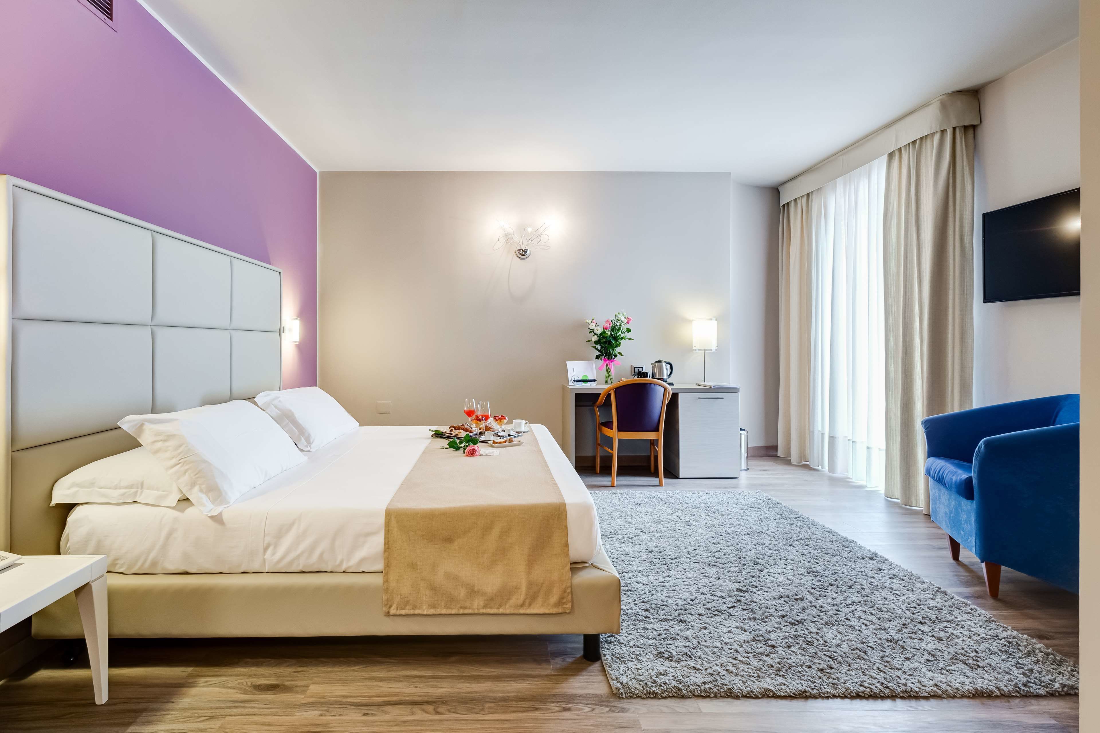 family room, 1 queen bed (with sofabed) | 1 bedroom, premium bedding, down duvets, minibar