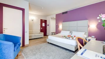 Camera familiare, 1 letto queen (with Sofabed) | Biancheria da letto di alta qualità, copriletto in piuma, minibar