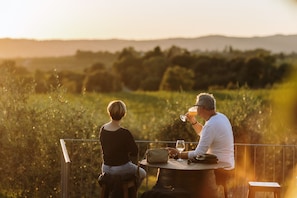 Petit déjeuner, déjeuner, dîner et brunch servis sur place