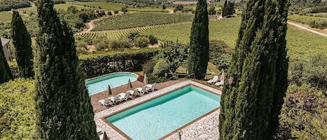 Piscine couverte, piscine extérieure (ouverte en saison)