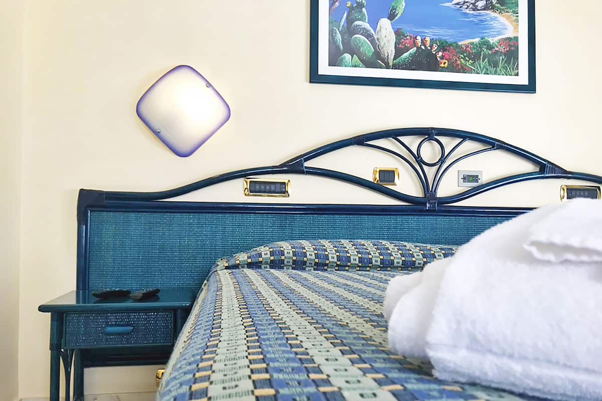 Suite, Balcony, Garden View | 1 bedroom, premium bedding, minibar, in-room safe