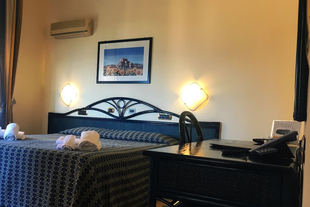Superior Room, Balcony, Sea View | 1 bedroom, premium bedding, minibar, in-room safe