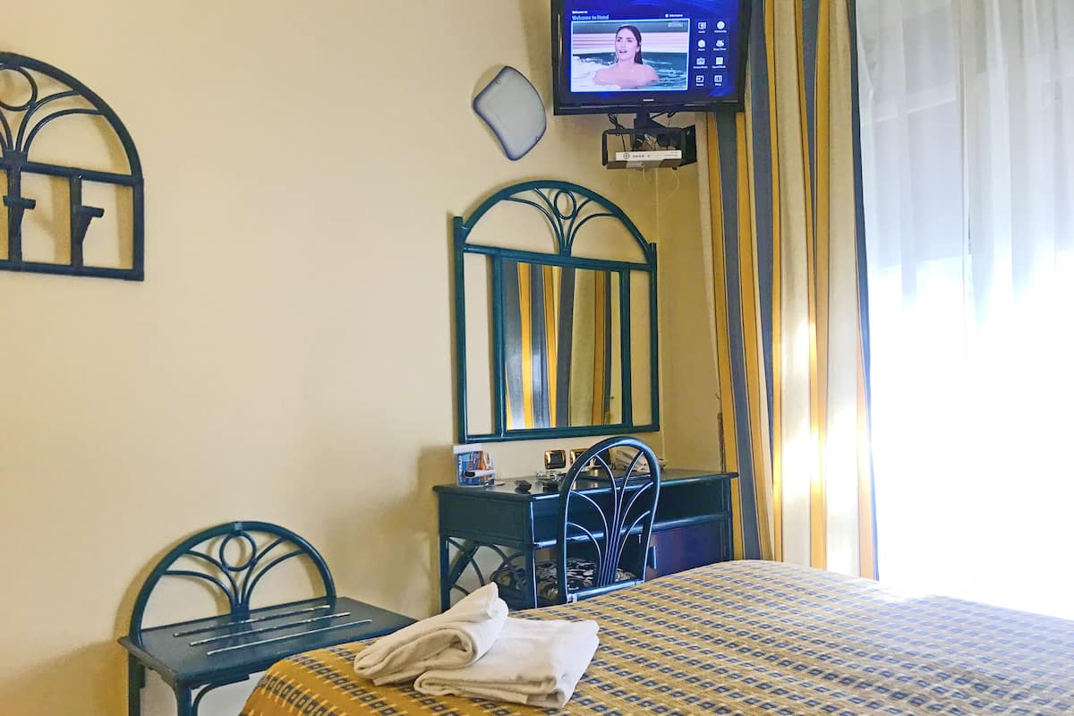 Classic Room, Non Smoking, Garden View | 1 bedroom, premium bedding, minibar, in-room safe