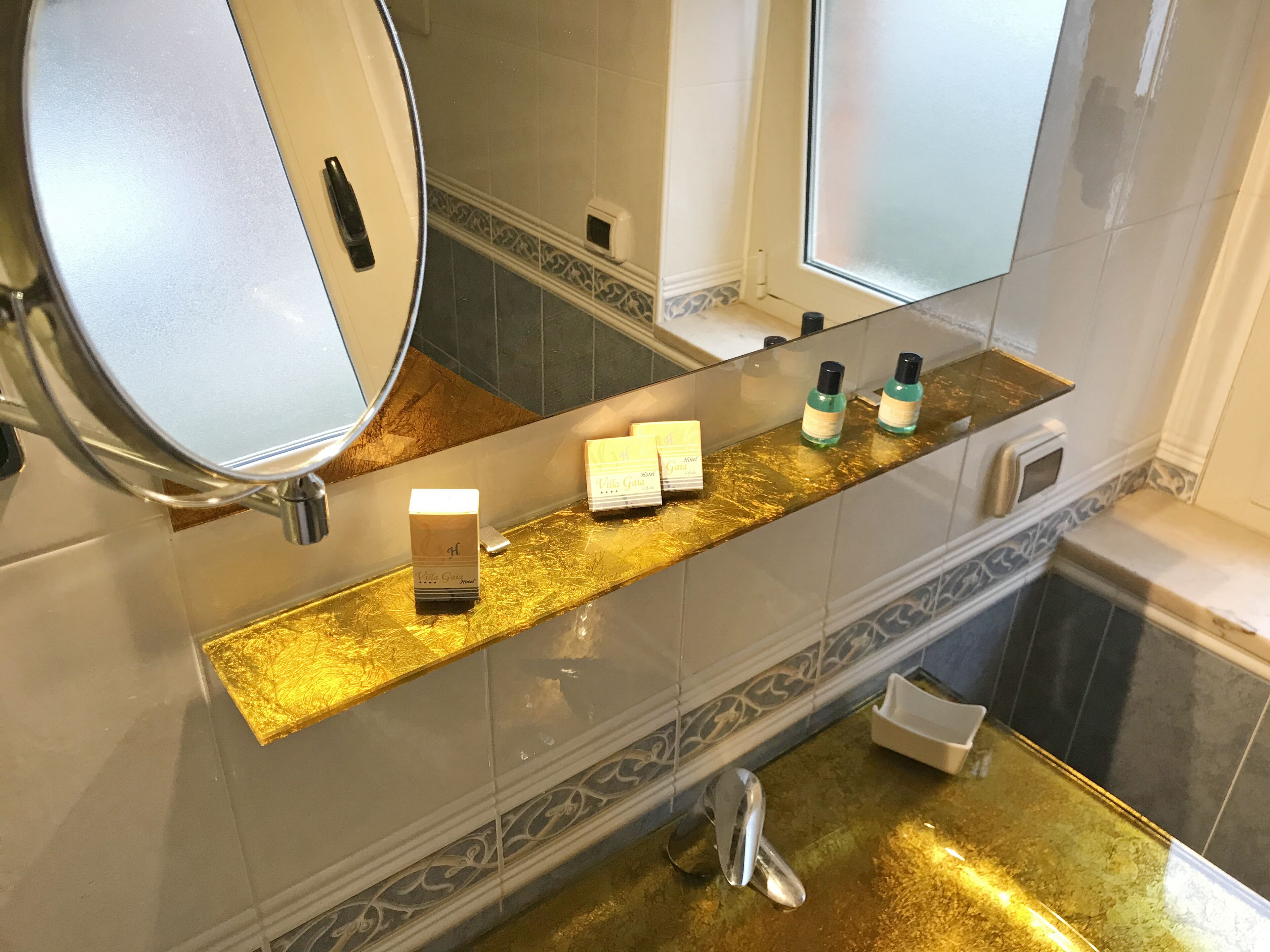 superior room, balcony, partial ocean view | bathroom | shower, rainfall showerhead, free toiletries, hair dryer