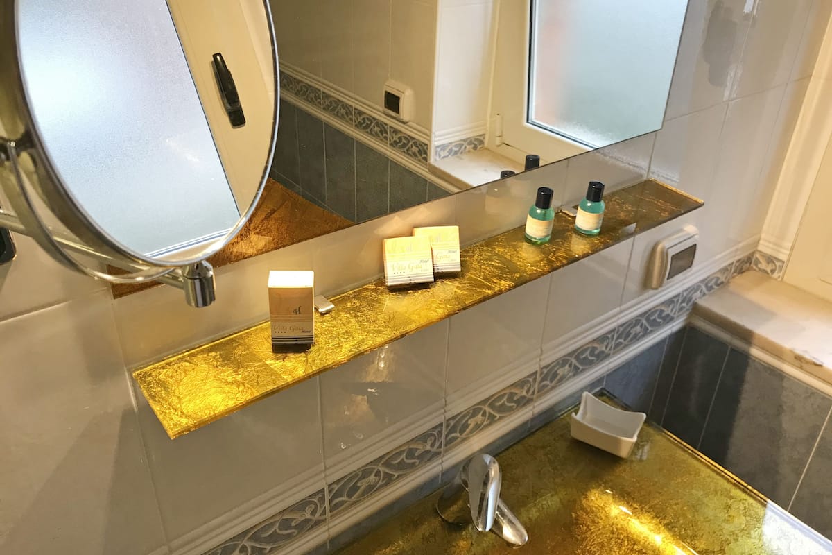 Superior Room, Balcony, Partial Ocean View | Bathroom | Shower, rainfall showerhead, free toiletries, hair dryer