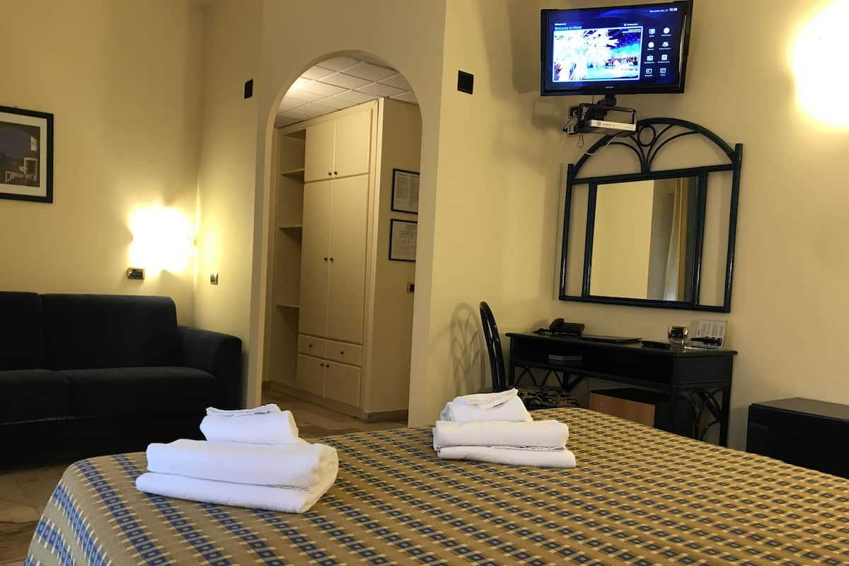 Superior Room, Balcony, Partial Ocean View | 1 bedroom, premium bedding, minibar, in-room safe