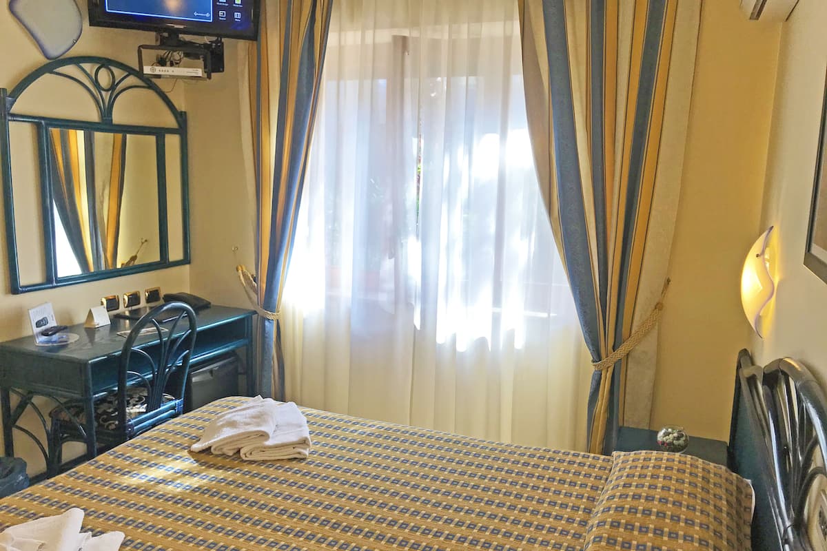 Standard Room, Non Smoking, Garden View | 1 bedroom, premium bedding, minibar, in-room safe