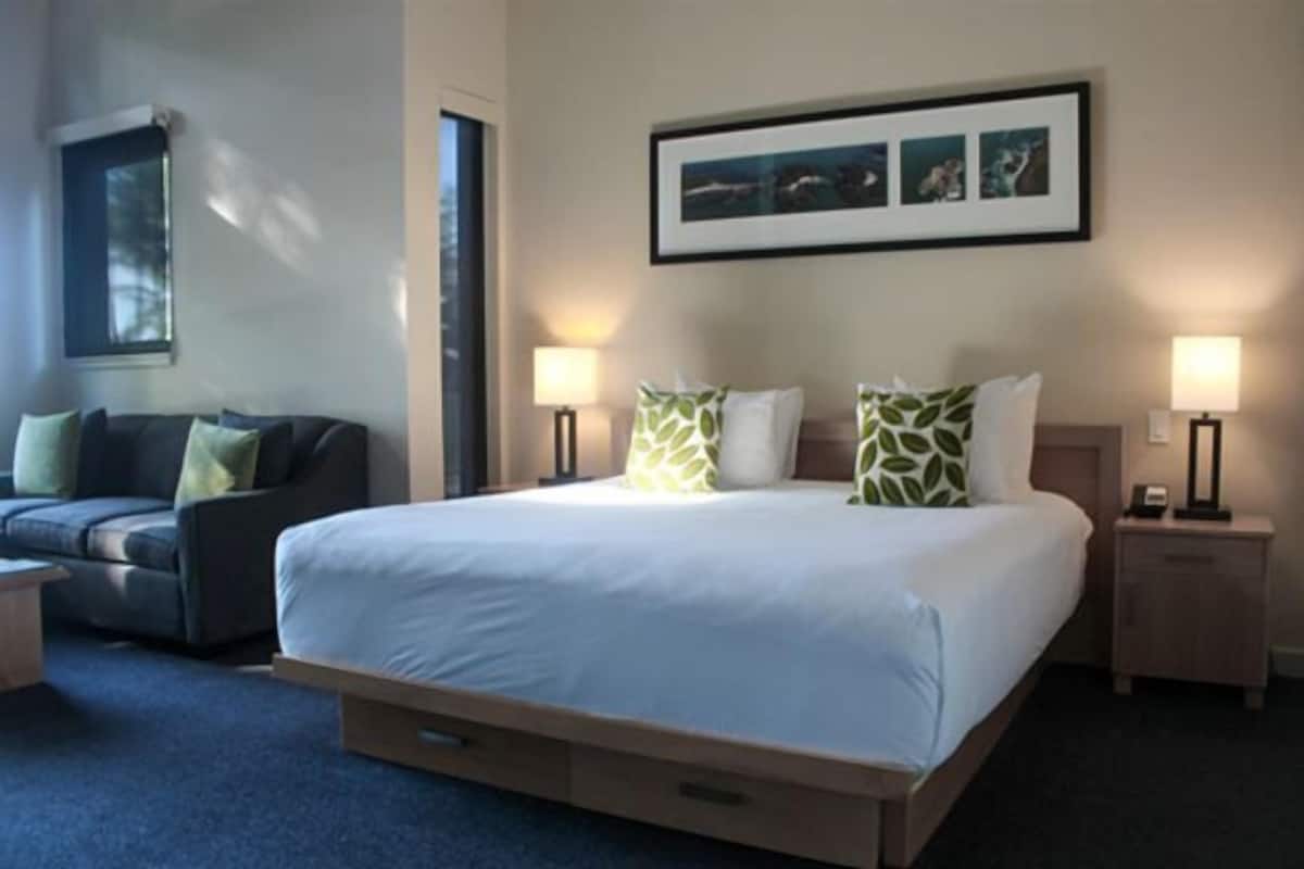 In-room safe, iron/ironing board, free WiFi, bed sheets