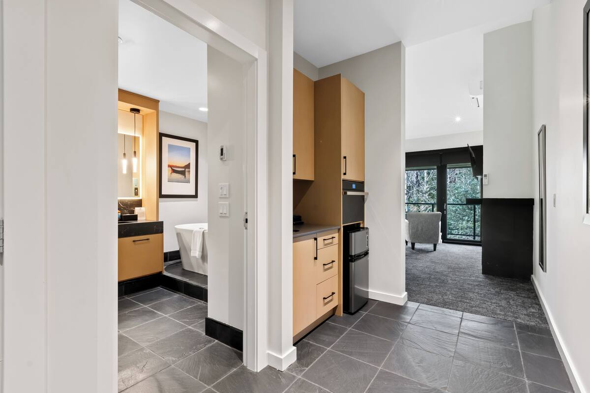 1 bedroom, in-room safe, iron/ironing board, free wifi