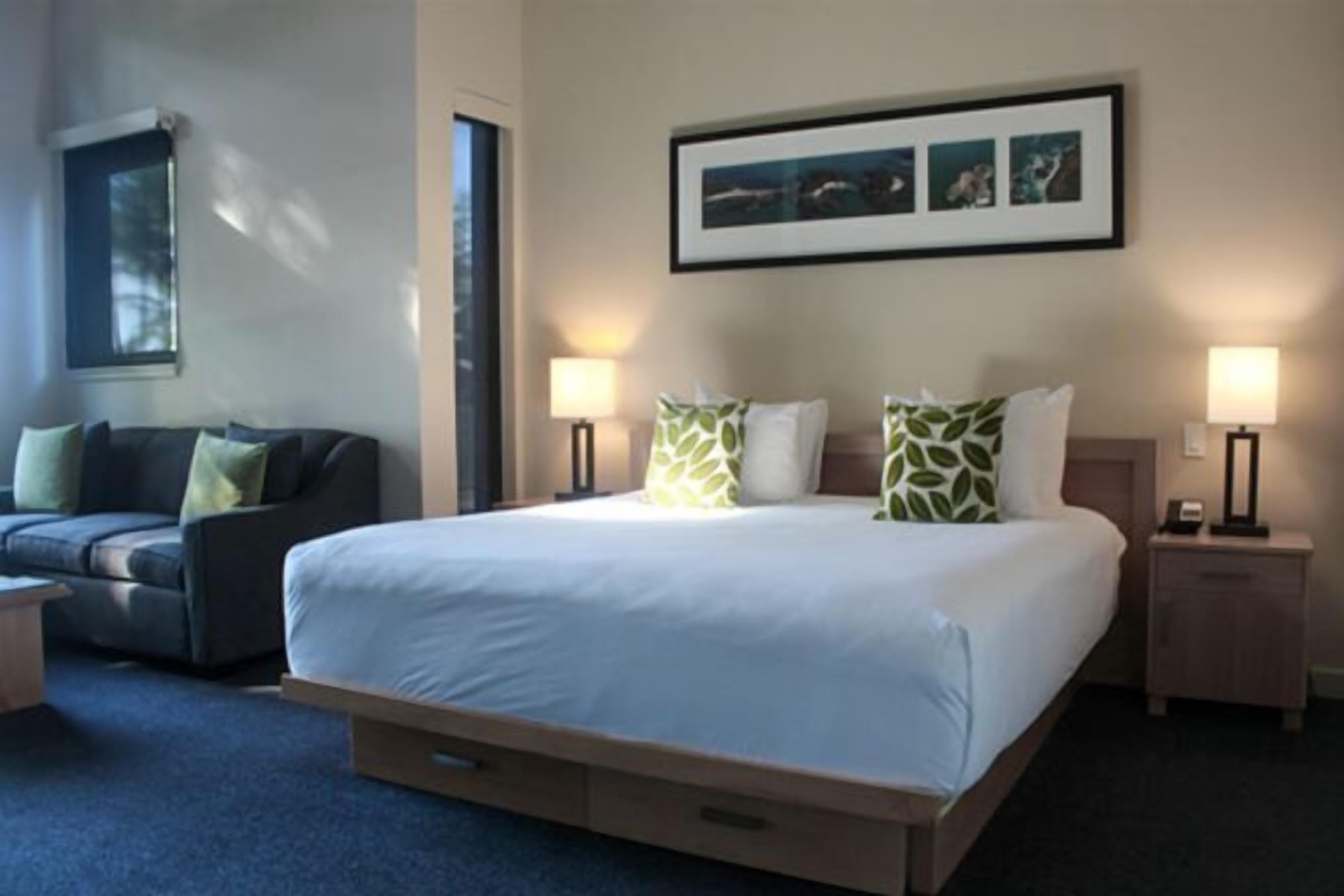 Coffres-forts dans les chambres, fer et planche à repasser